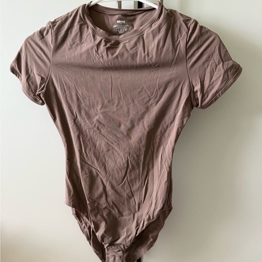 Skims Umber Short Sleeve Bodysuit